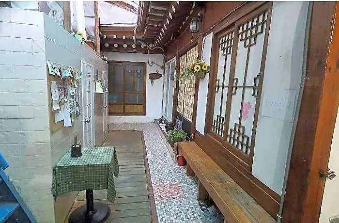 Icos 1 - Female Only 2* Seoul
